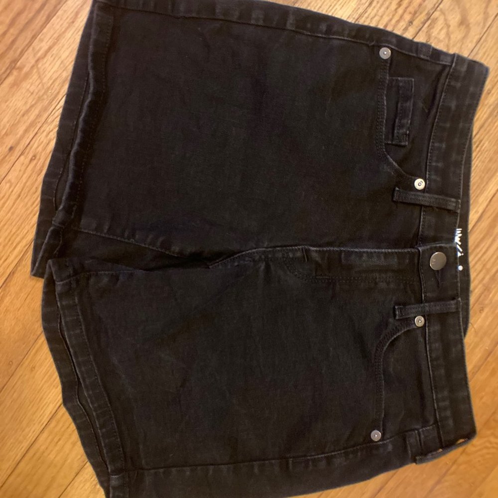 High-waisted black vintage shorts
